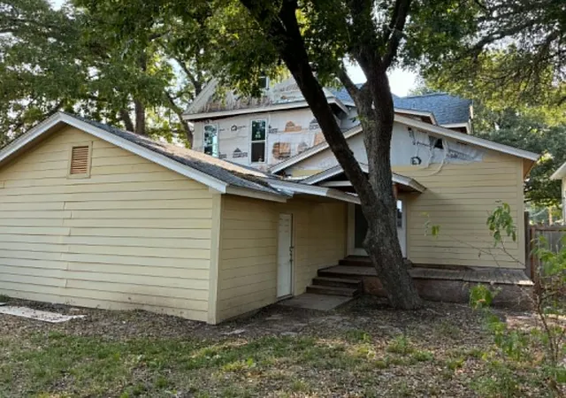 Photo 4 of Single family home for sale at 211 N Pleasant St, Hillsboro, TX 76645 | MLS# 21374058 | Listing updated on 2026-09-01