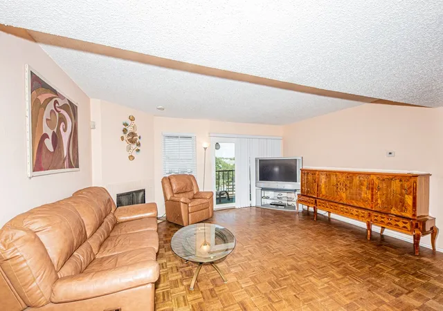 Listing Photo 4 - Condo for sale in building located at 11450 Audelia Rd, Dallas, TX 75243 - Unit #306