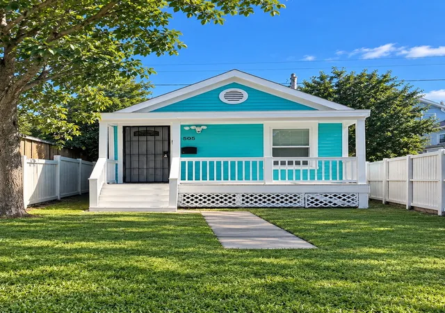 Single family home for sale at 2505 Ave L, Galveston, TX 77550 | MLS# 21371564
