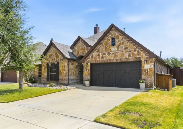 Photo 3 of Single family home for sale at 2749 Buffalo Run, Burleson, TX 76028 | MLS# 21361935 | Listing updated on 2026-09-01