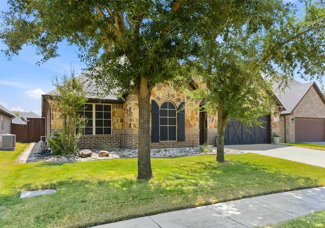 Photo 3 of Single family home for sale at 2749 Buffalo Run, Burleson, TX 76028 | MLS# 21361935 | Listing updated on 2026-09-01
