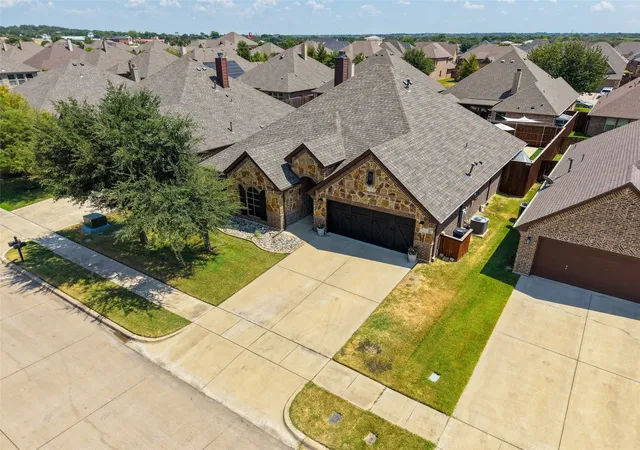 Photo 4 of Single family home for sale at 2749 Buffalo Run, Burleson, TX 76028 | MLS# 21361935 | Listing updated on 2026-09-01