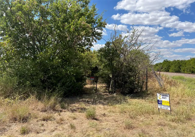 Photo 1 of Land for sale at 383 Pierce Rd, Henrietta, TX 76365 | MLS# 21374429 | Listing updated on 2026-09-01