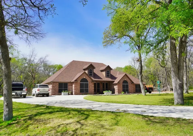 Photo 2 of Single family home for sale at 286 W Ridge St, Decatur, TX 76234 | MLS# 21374438 | Listing updated on 2026-09-01