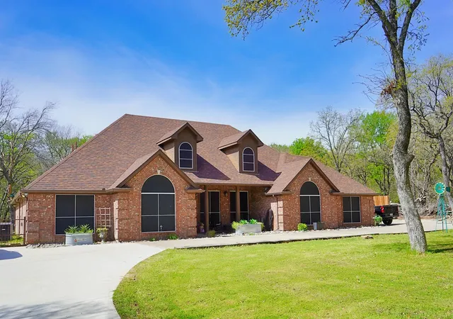 Photo 3 of Single family home for sale at 286 W Ridge St, Decatur, TX 76234 | MLS# 21374438 | Listing updated on 2026-09-01