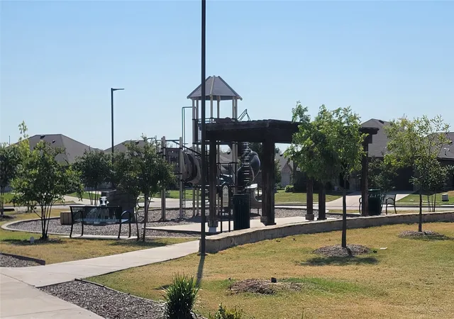 Photo 3 of Single family home for sale at 808 Twin Edge Dr, Royse City, TX 75189 | MLS# 21373709 | Listing updated on 2026-09-04