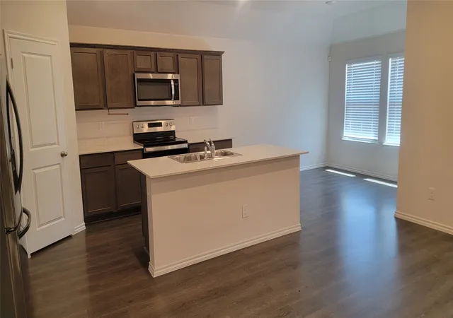 Photo 4 of Single family home for sale at 808 Twin Edge Dr, Royse City, TX 75189 | MLS# 21373709 | Listing updated on 2026-09-04