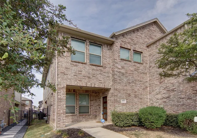 Photo 2 of Single family home for sale at 6717 Windlord Dr, Fort Worth, TX 76179 | MLS# 21373837 | Listing updated on 2026-10-07