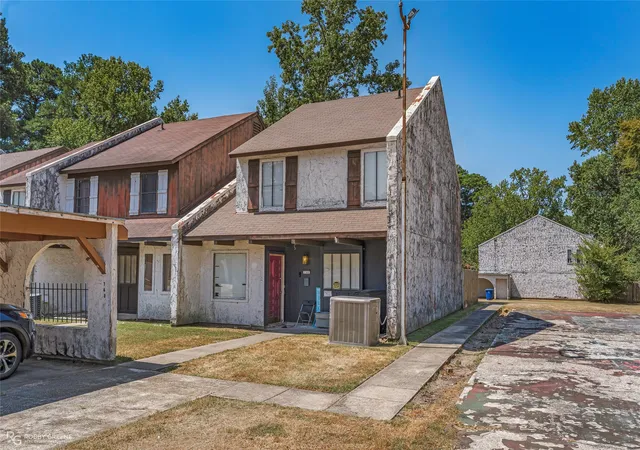 Photo 1 of Townhouse for sale at 748 Highland Sq Dr, Shreveport, LA 71107 | MLS# 21373919 | Listing updated on 2026-09-03