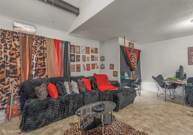 Photo 3 of Townhouse for sale at 748 Highland Sq Dr, Shreveport, LA 71107 | MLS# 21373919 | Listing updated on 2026-09-03