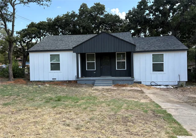 Photo 1 of Single family home for sale at 5536 Greenlee St, Fort Worth, TX 76112 | MLS# 21367228 | Listing updated on 2026-09-01