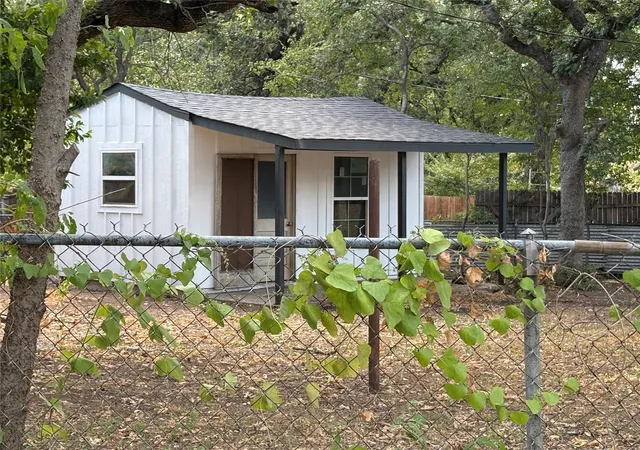 Photo 3 of Single family home for sale at 5536 Greenlee St, Fort Worth, TX 76112 | MLS# 21367228 | Listing updated on 2026-09-01