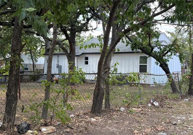 Photo 4 of Single family home for sale at 5536 Greenlee St, Fort Worth, TX 76112 | MLS# 21367228 | Listing updated on 2026-09-01