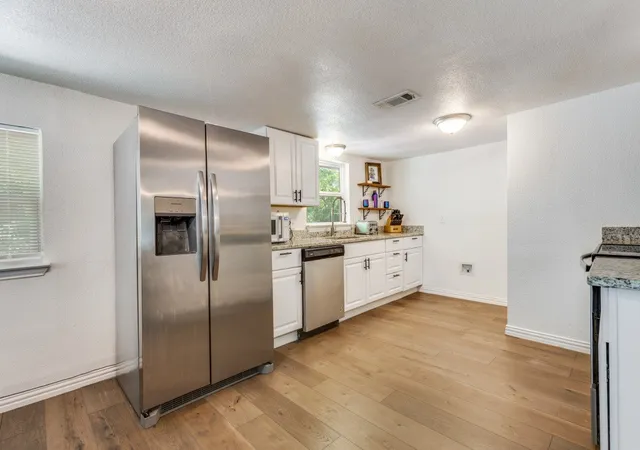 Photo 3 of Single family home for sale at 1205 W Birge St, Sherman, TX 75092 | MLS# 21374481 | Listing updated on 2026-09-01