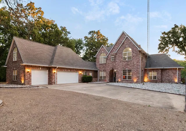 Photo 3 of Single family home for sale at 172 Caddo Trl, Corsicana, TX 75109 | MLS# 21372513 | Listing updated on 2026-10-02