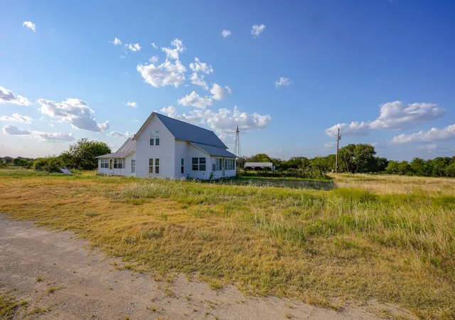 Photo 3 of House for sale at 650 Fm 914, Hico, TX 76457 | MLS# 21367367 | Listing updated on 2026-09-01
