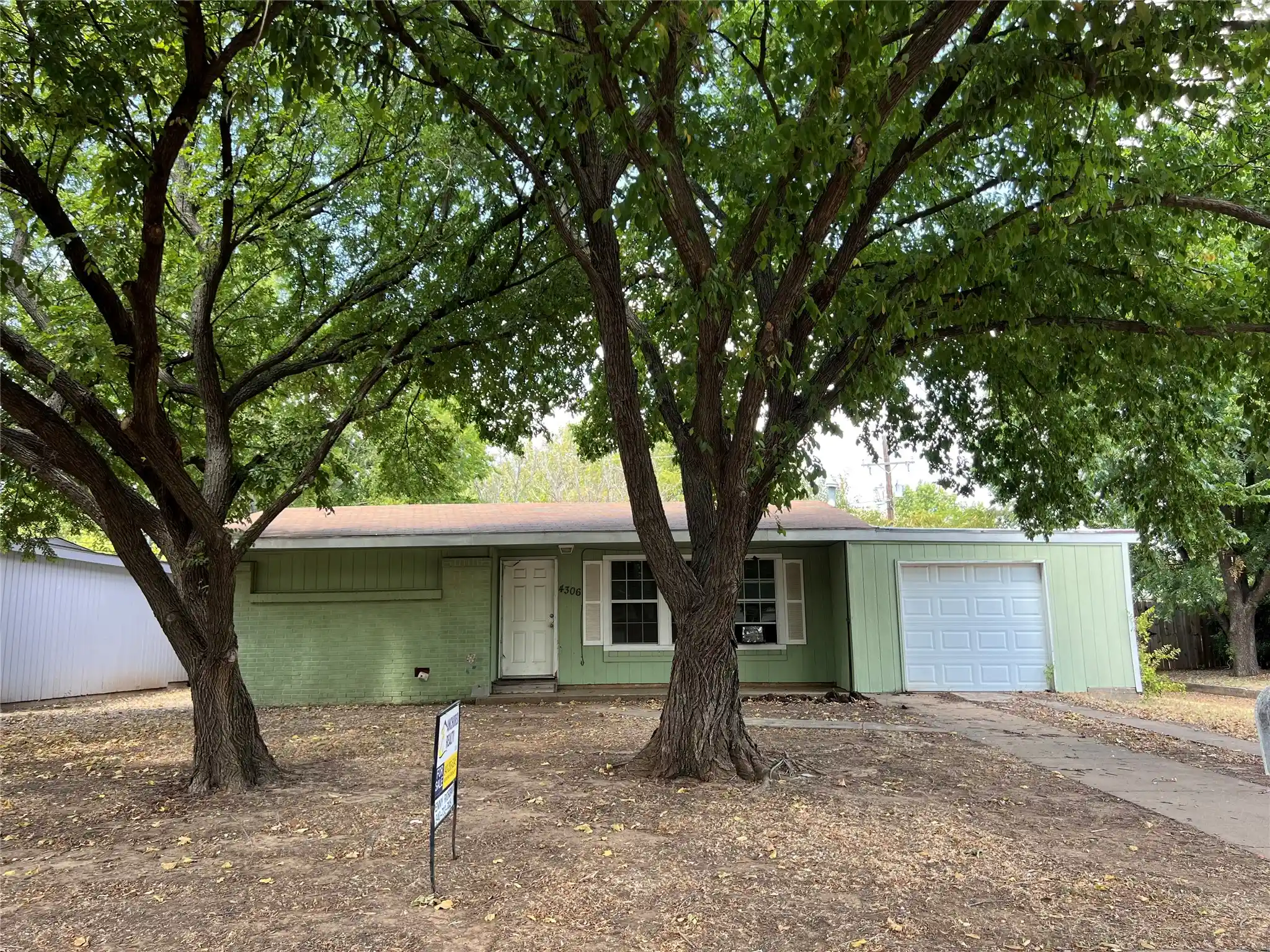Photo 1 of Sale Pending at 4306 Barnett Dr, Wichita Falls, TX 76308 | MLS# 21374536 | Listing updated on 2026-10-16