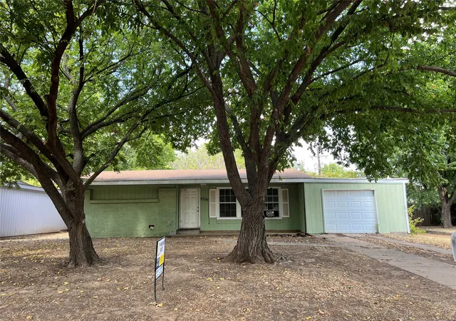 Photo 1 of Single family home for sale at 4306 Barnett Dr, Wichita Falls, TX 76308 | MLS# 21374536 | Listing updated on 2026-09-01