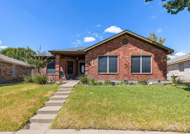 Photo 1 of Single family home for sale at 7614 Dockside Dr, Rowlett, TX 75088 | MLS# 21374543 | Listing updated on 2026-09-04