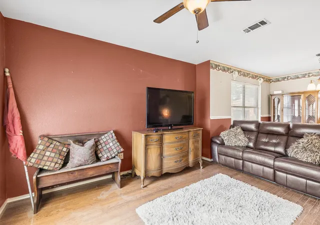 Photo 3 of Single family home for sale at 7614 Dockside Dr, Rowlett, TX 75088 | MLS# 21374543 | Listing updated on 2026-09-04