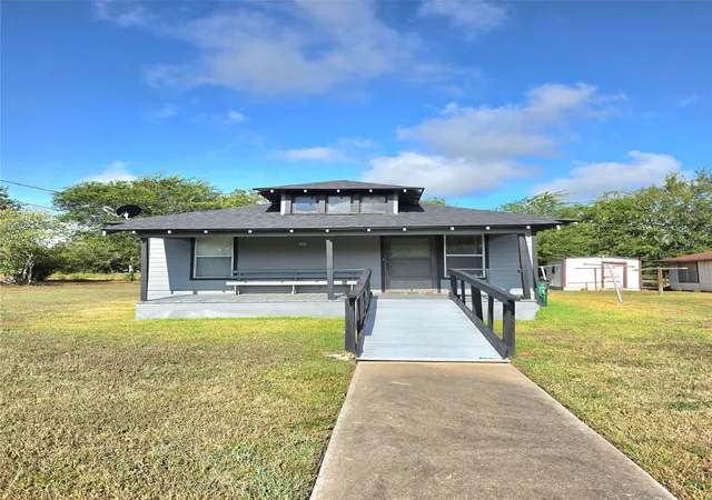 Photo 1 of Single family home for sale at 305 N Eagle St, Weimar, TX 78962 | MLS# 21369648 | Listing updated on 2026-09-30