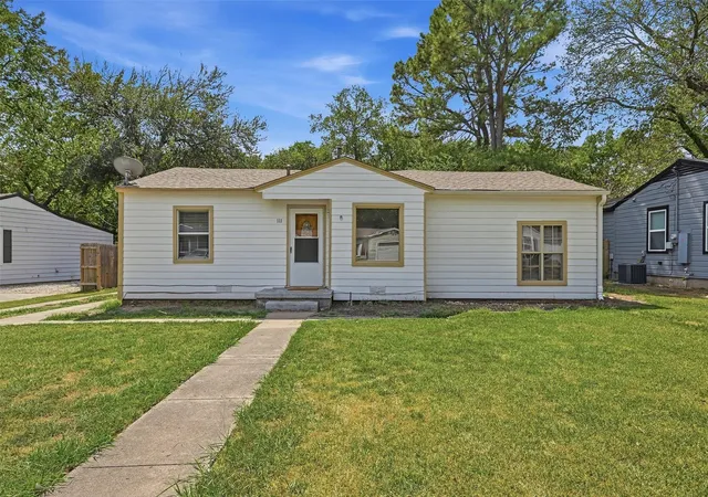 Photo 1 of Single family home for sale at 111 Atkinson Dr, Sherman, TX 75092 | MLS# 21374011 | Listing updated on 2026-09-30