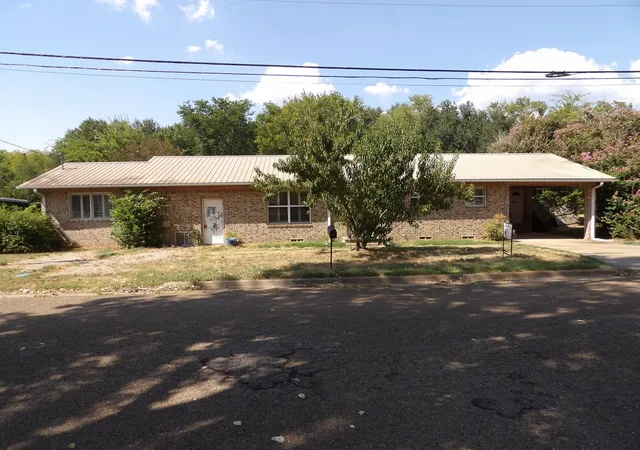 Photo 1 of Single family home for sale at 402 Keith St, Mount Vernon, TX 75457 | MLS# 21374589 | Listing updated on 2026-09-30