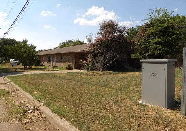 Photo 3 of Single family home for sale at 402 Keith St, Mount Vernon, TX 75457 | MLS# 21374589 | Listing updated on 2026-09-30