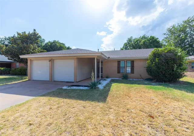 Photo 2 of Single family home for sale at 2250 Shere Lynne Dr, Abilene, TX 79606 | MLS# 21360504 | Listing updated on 2026-10-02
