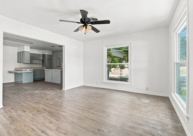 Photo 3 of Single family home for sale at 1031 Ritchey St, Gainesville, TX 76240 | MLS# 21374643 | Listing updated on 2026-10-05
