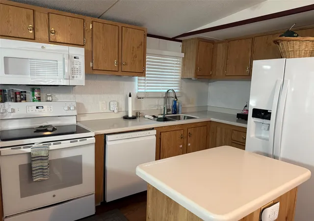 Photo 2 of Manufactured home for sale at 26 Volvo Ln, Pottsboro, TX 75076 | MLS# 21374668 | Listing updated on 2026-09-02