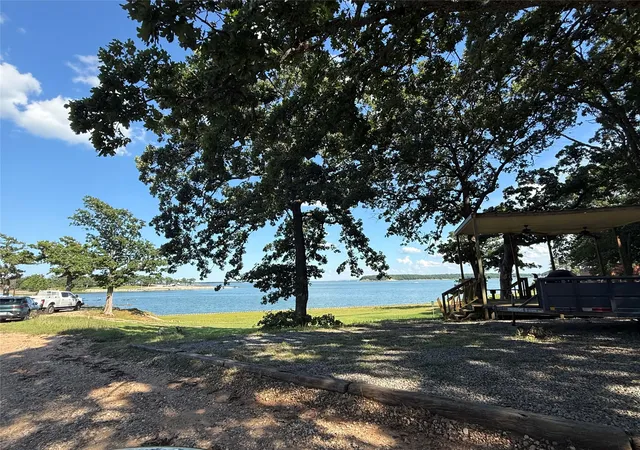 Photo 4 of Manufactured home for sale at 26 Volvo Ln, Pottsboro, TX 75076 | MLS# 21374668 | Listing updated on 2026-09-02