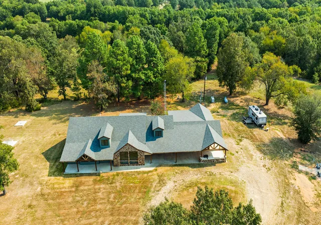 Photo 2 of Single family home for sale at 3689 Farm Rd 1499, Paris, TX 75460 | MLS# 21371766 | Listing updated on 2026-09-21