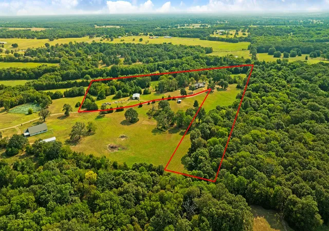 Photo 3 of Single family home for sale at 3689 Farm Rd 1499, Paris, TX 75460 | MLS# 21371766 | Listing updated on 2026-09-21