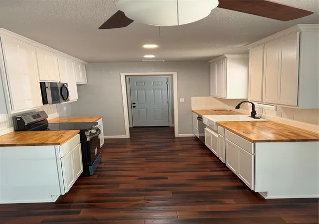 Single family home for sale at 209 Porter Ct, Crowley, TX 76036 | MLS# 21373504