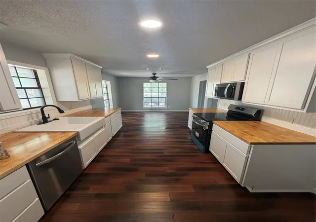 Photo 2 of Single family home for sale at 209 Porter Ct, Crowley, TX 76036 | MLS# 21373504 | Listing updated on 2026-10-08