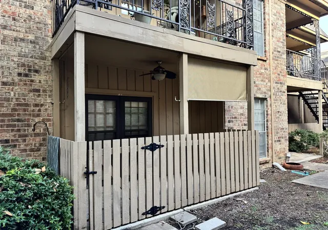 Listing Photo 1 - Condo for sale in building located at 4347 Bellaire Dr S, Fort Worth, TX 76109 - Unit #132S