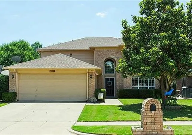 Photo 2 of Single family home for sale at 1149 Highland Sta Dr, Saginaw, TX 76131 | MLS# 21374725 | Listing updated on 2026-10-01