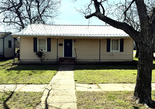 Photo 3 of Single family home for sale at 1211 W 12th Street, Cisco, TX 76437 | MLS# 21374738 | Listing updated on 2026-09-02