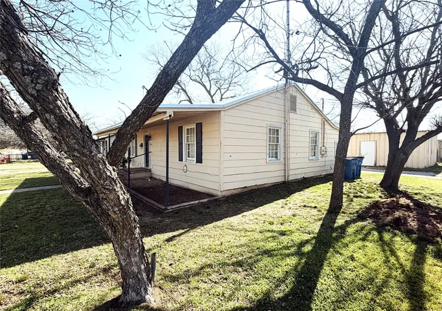 Photo 3 of Single family home for sale at 1211 W 12th Street, Cisco, TX 76437 | MLS# 21374738 | Listing updated on 2026-09-02