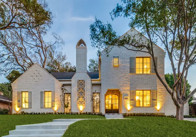 Single family home for sale at 6910 Wabash Cir, Dallas, TX 75214 | MLS# 21330518
