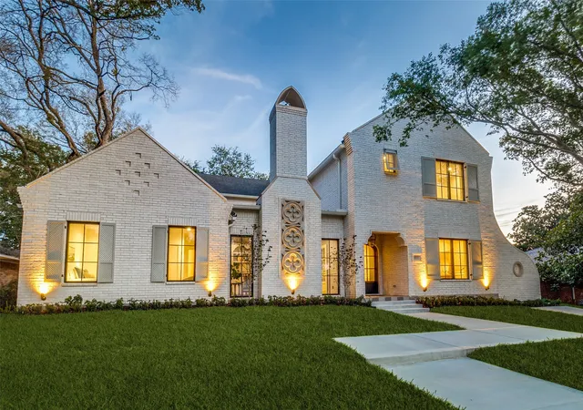 Photo 2 of Mansion for sale at 6910 Wabash Cir, Dallas, TX 75214 | MLS# 21330518 | Listing updated on 2026-10-08