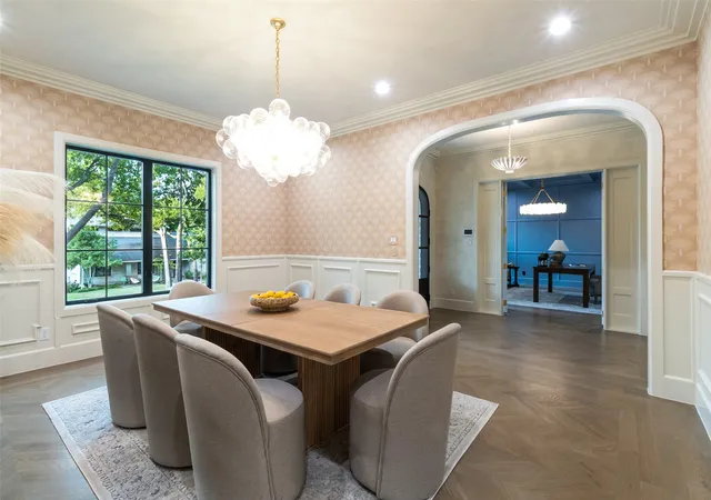 Photo 4 of Single family home for sale at 6910 Wabash Cir, Dallas, TX 75214 | MLS# 21330518 | Listing updated on 2026-10-08