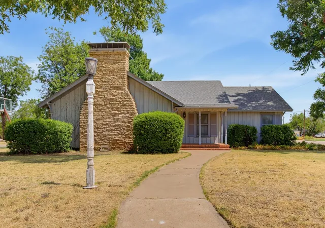 Photo 1 of Single family home for sale at 360 S 11th Avenue, Munday, TX 76371 | MLS# 21373346 | Listing updated on 2026-09-30
