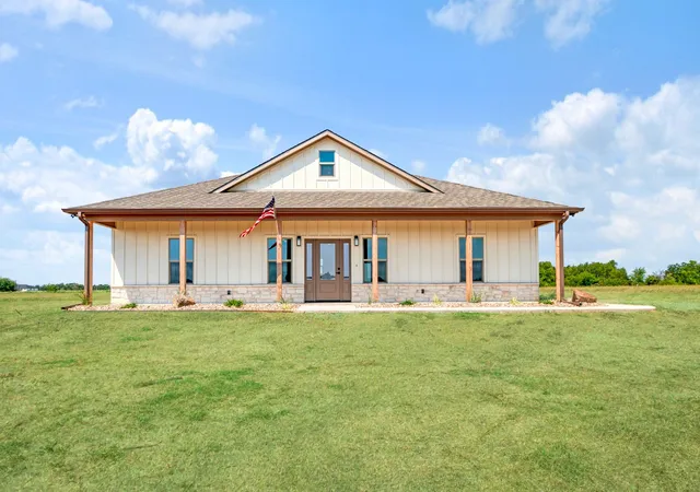 Single family home for sale at 225 Private Rd 33083, Sumner, TX 75486 | MLS# 21374775