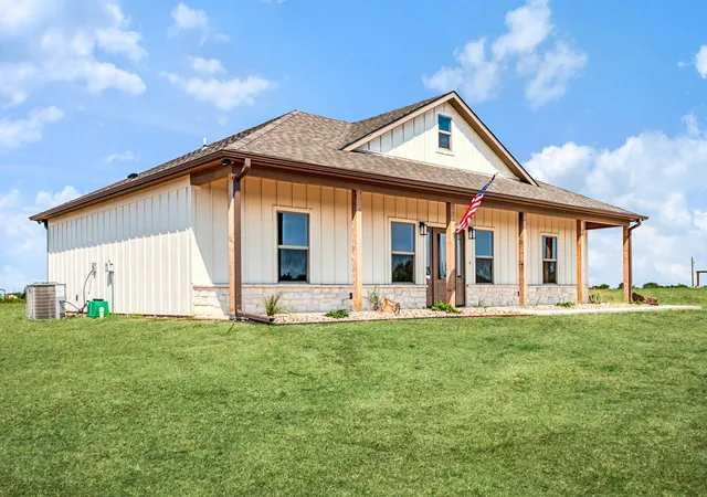 Photo 2 of Single family home for sale at 225 Private Rd 33083, Sumner, TX 75486 | MLS# 21374775 | Listing updated on 2026-09-02