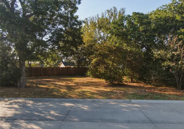 Photo 1 of Land for sale at 104 N Getzendaner St, Waxahachie, TX 75165 | MLS# 21374038 | Listing updated on 2026-09-23