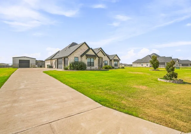 Photo 3 of Single family home for sale at 212 Buena Vista Dr, Godley, TX 76044 | MLS# 21373148 | Listing updated on 2026-09-24