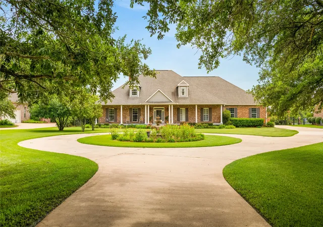 Photo 1 of Mansion for sale at 176 Starlight Pointe, Natchitoches, LA 71457 | MLS# 21373957 | Listing updated on 2026-09-02