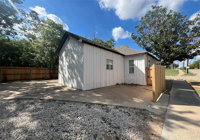 Photo 3 of Single family home for sale at 1200 New York Ave, Fort Worth, TX 76104 | MLS# 21374794 | Listing updated on 2026-09-16